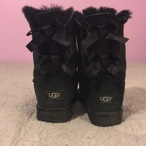 Black bow back UGGS